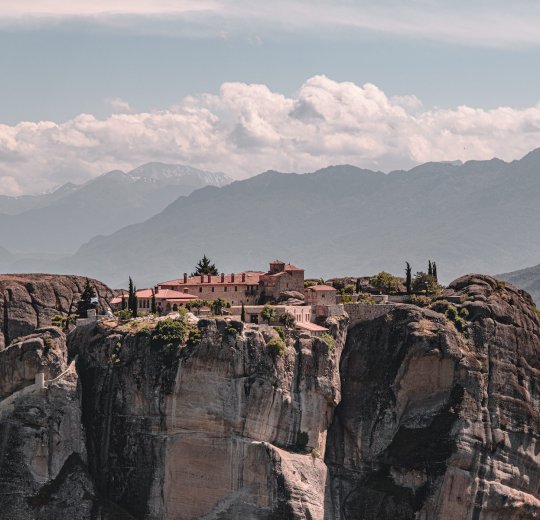 Туры в Каламбаку 2025 - цены на путевки в Грецию из Москвы от туроператора Coral Travel
