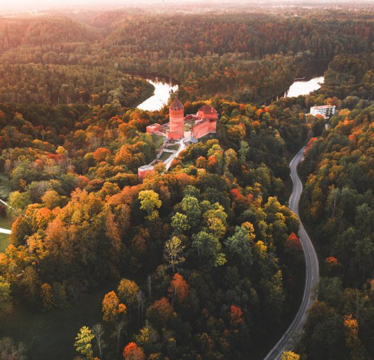 Туры в Сигулду 2025 - цены на путевки в Латвию из Москвы от туроператора Coral Travel